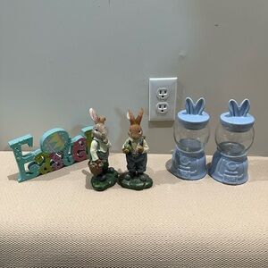 🌸NEW 4 Pieces Easter Bunny Figurines and Blue Bunny Jars